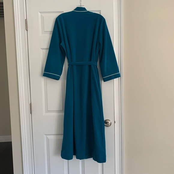 Vanity Fair Robe - Picture 3 of 7
